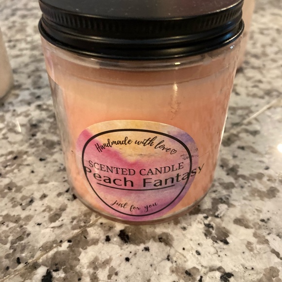 These are hand made candles, different smells and likes - Picture 9 of 12